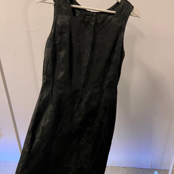 Satin Sleeveless Dress with Floral Print in Black - Picture 3 of 5